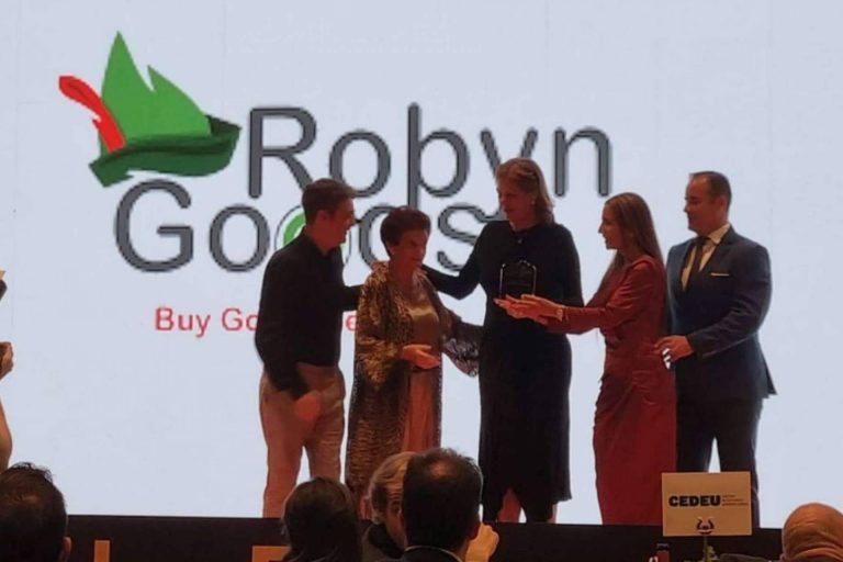 El eSolidario “RobynGoods” recibe el premio Titanes de las Finanzas 2022