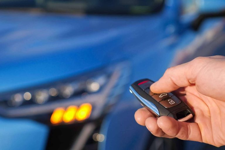 La distribución de recambios adaptados de cerrajería para automóviles, por EGINER