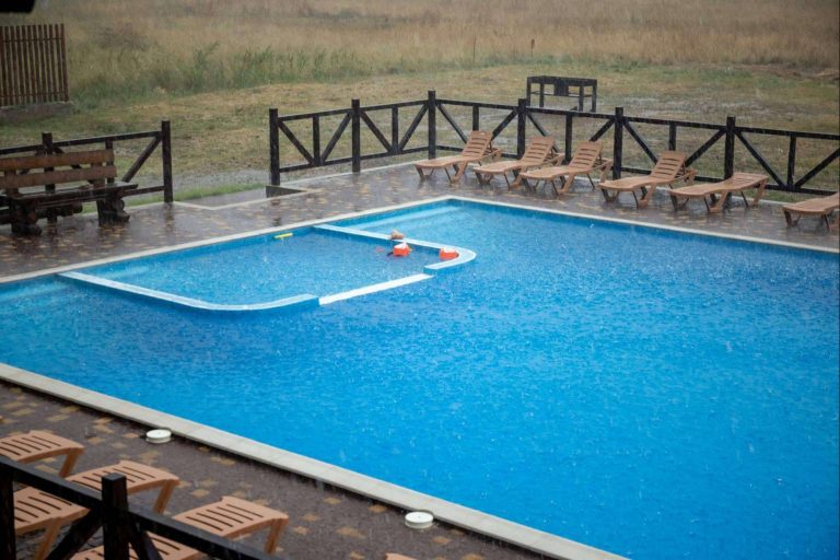 Episodios de lluvia de arena roja en la Costa Blanca, ¿qué hacer para que el agua de la piscina vuelva a estar cristalina?, por JuJuJu Aquacenter