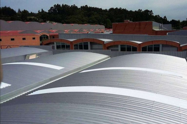 Ventajas de elegir una cubierta autoportante, de la mano de APIMET