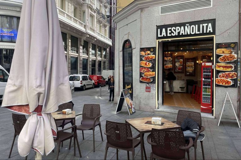 La hermana pequeña de Taberna La Española, La Españolita