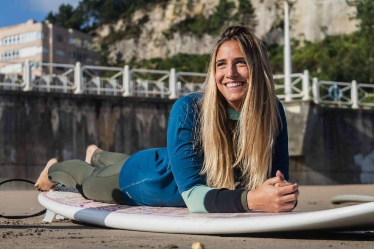 El verano sin fin en Salinas llega con Family Surfers