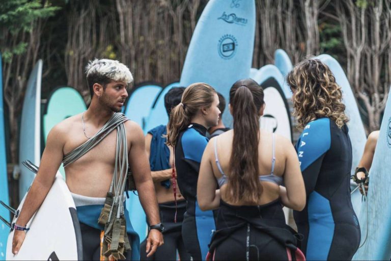 Alojamiento gratuito, la oferta especial de Family Surfers