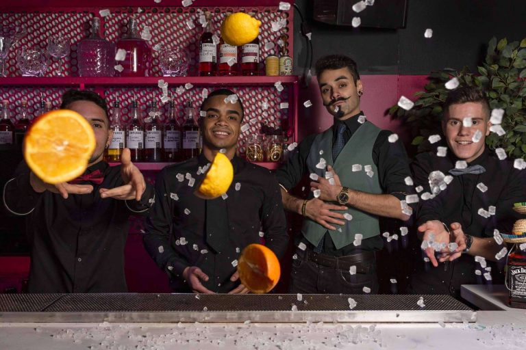 Así son los cursos especializados en hostelería y bartending que imparte la Escuela Coctelería de Madrid