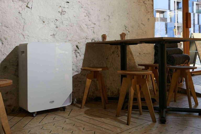 AIR8 TECH y la importancia de tener un purificador de aire para alergias en el hogar