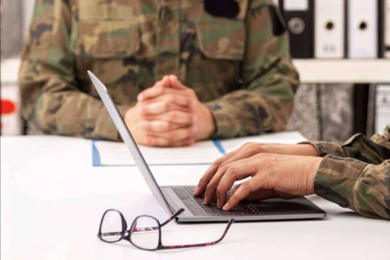 Oposiciones de inglés para Guardia Civil y el curso intensivo de Varona’s Institute