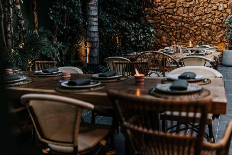 Humbaba, uno de los mejores restaurantes de Elche que fusiona gastronomía y diversión