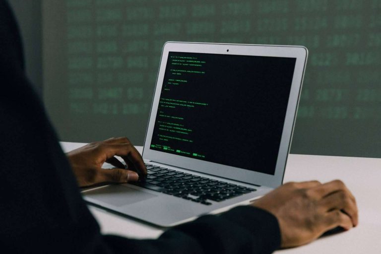 La ciberseguridad, un elemento fundamental en las empresas según el CEO de GlobátiKa Peritos Informáticos, Ángel González