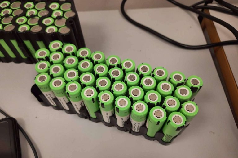 ECO-PILOT es una solución para disminuir la factura de la luz y favorecer la transición energética de la mano de las baterías de litio de segunda vida