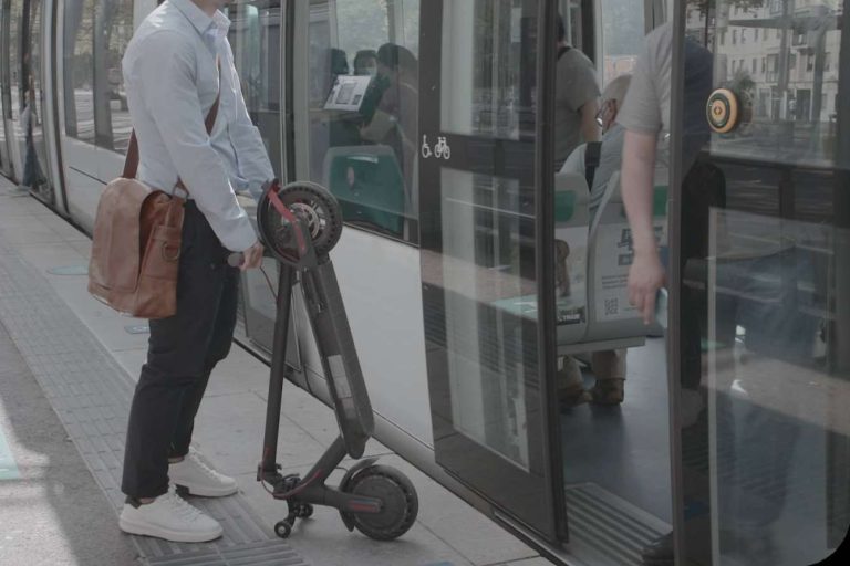 El soporte de Techmotion Electronics para guardar en vertical el patinete consigue un 25 % de su objetivo de financiación en su primera semana de campaña de crowdfunding