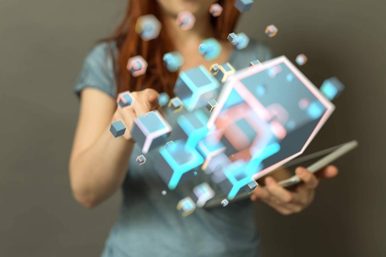 AVIVA VOICE conecta servicios de reconocimiento de caracteres por Inteligencia Artificial con la cámara del móvil a través de un SMS o un código QR