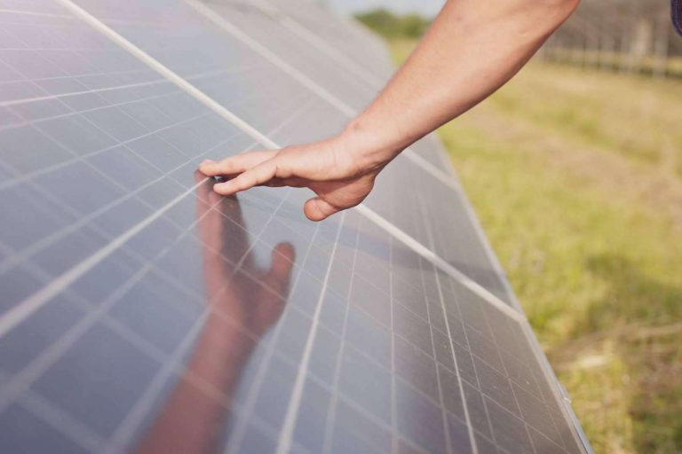 El servicio integral de Ingeniería MASRED, desde el asesoramiento inicial a la instalación de placas solares