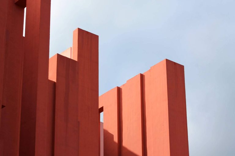 Reseñar la vida y obra de grandes arquitectos como Ricardo Bofill, en Enciclopedia ArchXDe