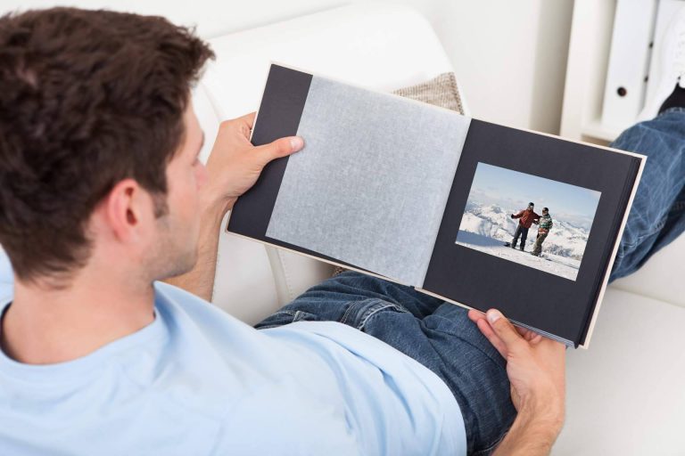 Álbum de Fotos expone que los álbumes de viajes físicos siguen resistiéndose a la tecnología a la hora de guardar los mejores recuerdos