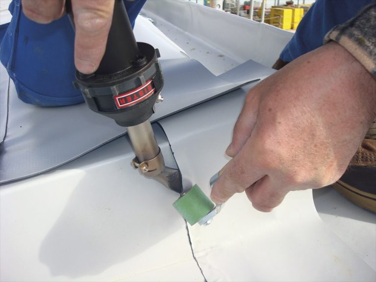 ¿Cómo reparar la lona de un toldo?