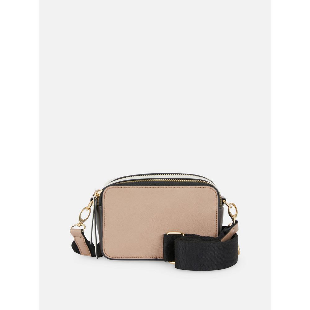 Primark: bandolera de corte cuadrado