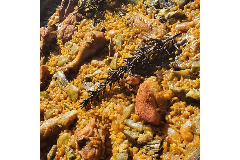 La clásica paella valenciana en el restaurante La Taberna Casera