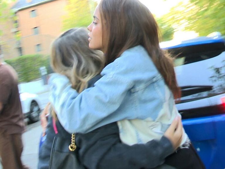 Gloria Camila, arropada por Rocío Flores en el momento más convulso de su vida. Así ha sido su reencuentro