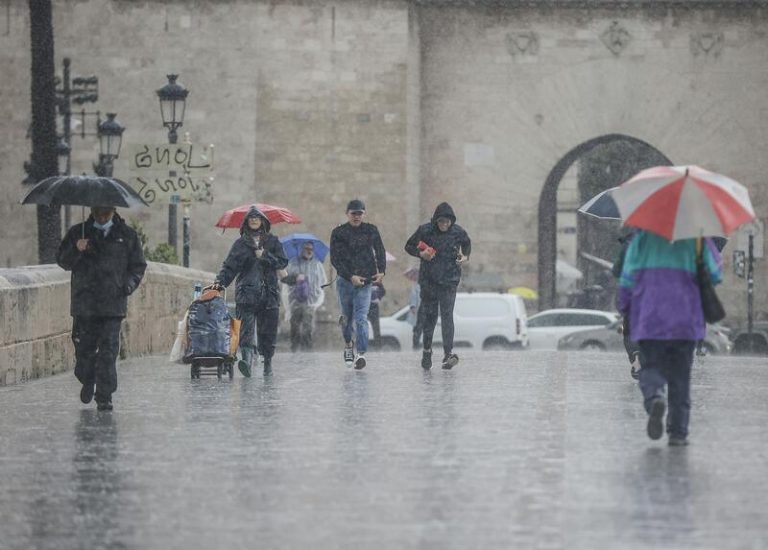 El riesgo por lluvias, tormentas fuertes o fuerte oleaje protagonizan el viernes