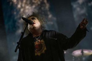 The Cure repasa grandes éxitos y comparte nuevas canciones en un Palau Sant Jordi con 'sold out'