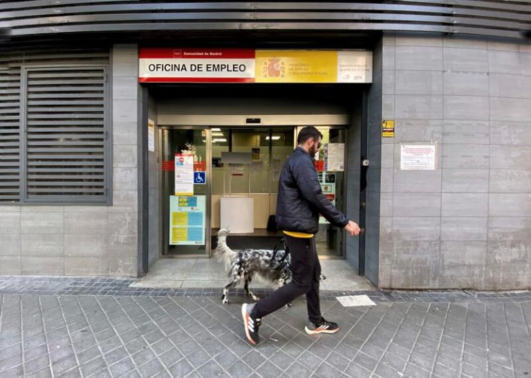 El número de parados volverá a superar la cota de los 3 millones a finales de este año, según Adecco