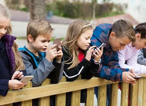 Educación va un paso más allá: el control de las redes sociales de los menores Educación va un paso más allá: el control de las redes sociales de los menores