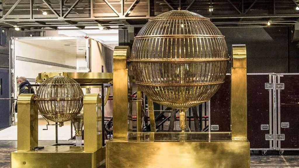 Esto es lo que debes hacer para ir de público al sorteo de la Lotería de Navidad 61 Antes dejaban entrar a mucha gente