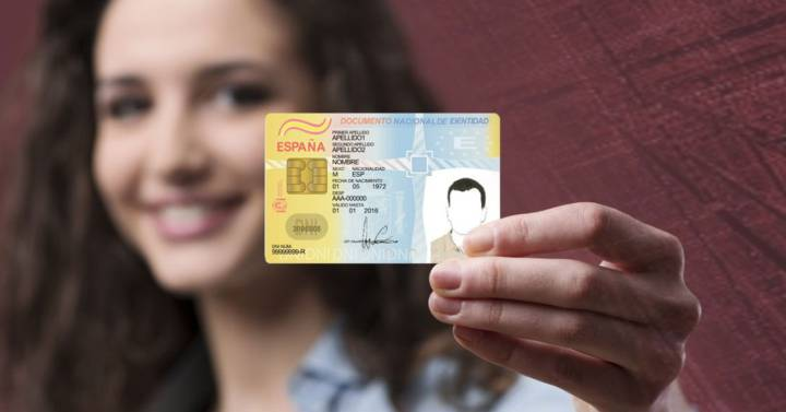 Así puedes compartir el DNI en internet según la Policía