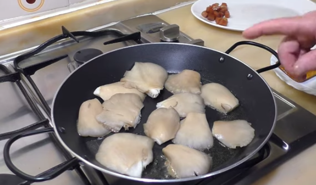 Arroz con manitas de cerdo que rivaliza con el de marisco
