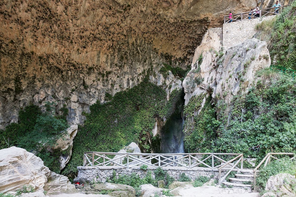 Las 8 cuevas de Andalucía que debes conocer (más allá de las de Nerja) 16 Cueva del agua en Tíscar – Jaén