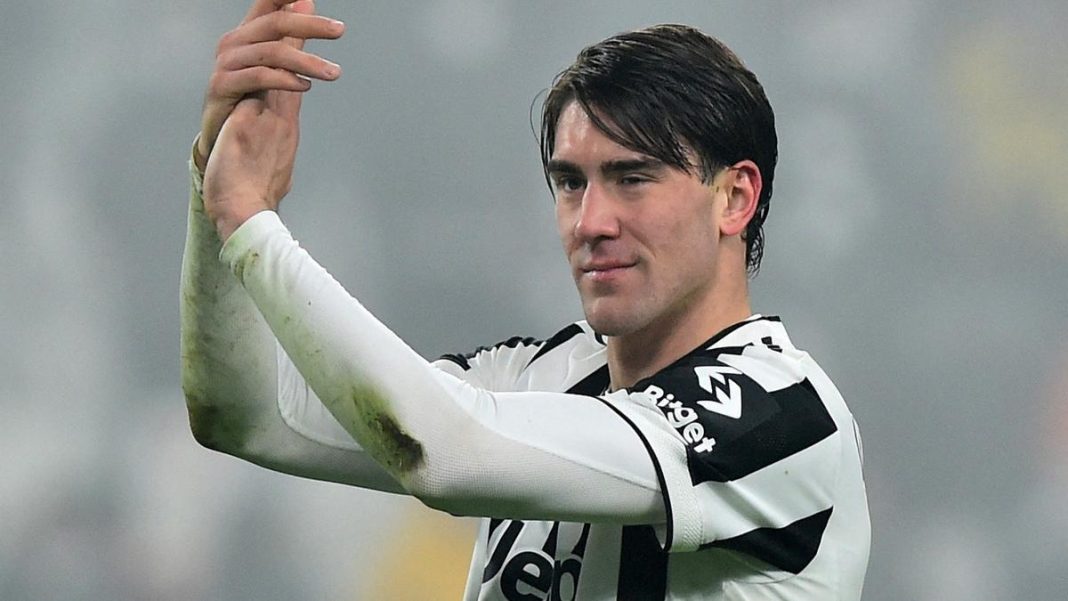 Vlahovic a tiro del Atlético tras el último bombazo de la Juventus. Fuente: Agencias