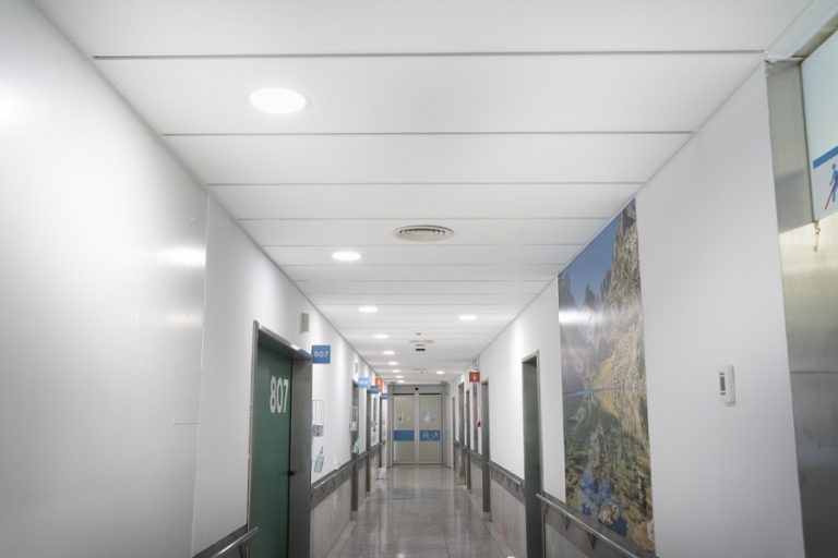 Intervención acústica en la octava planta del Hospital Vall d’Hebron con Ecophon