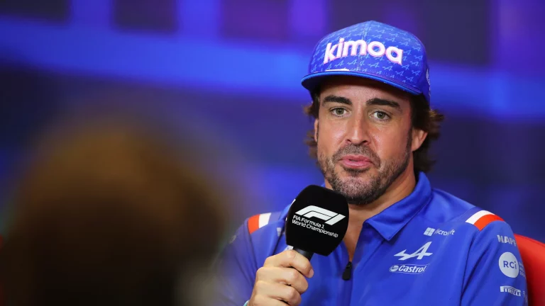 Fernando Alonso y Alpine: el desastroso campeonato que ha empañado la carrera del piloto