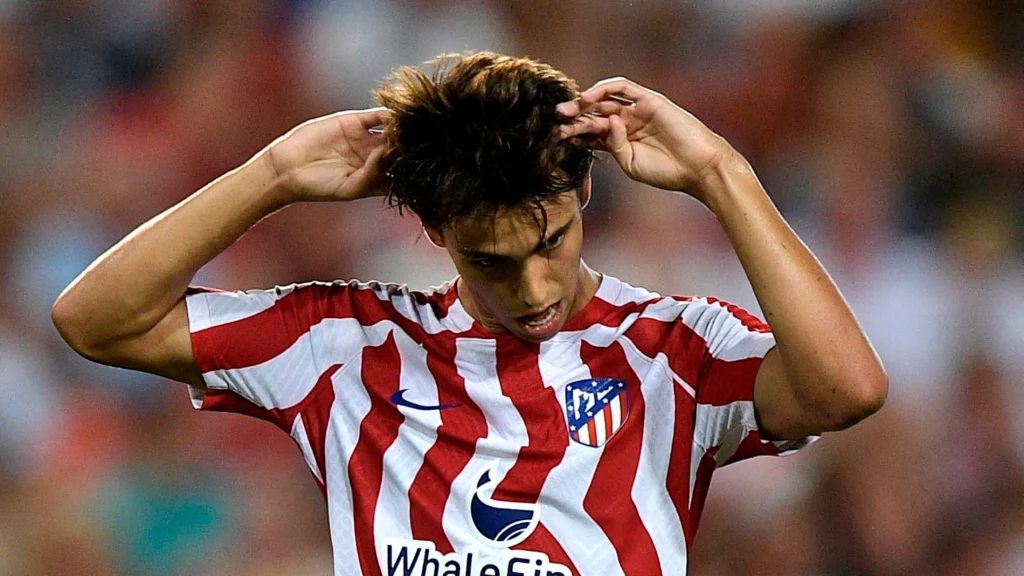 Joao Félix da la cara