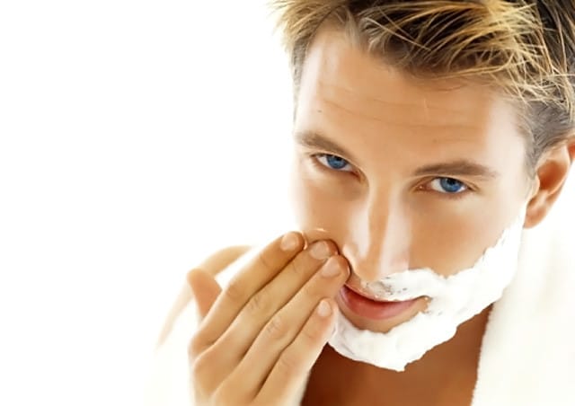Limpia tus manos con espuma de afeitar