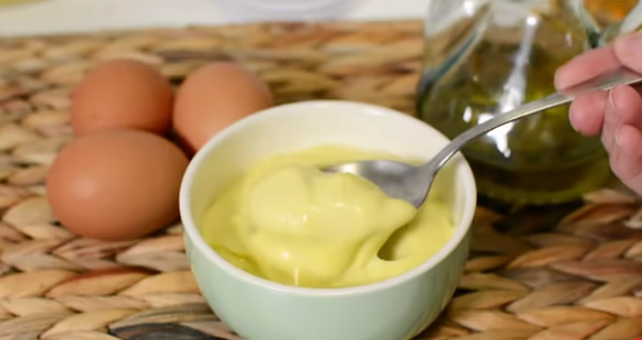 Mayonesa con aceite de oliva el truco para que monte igual de rápido