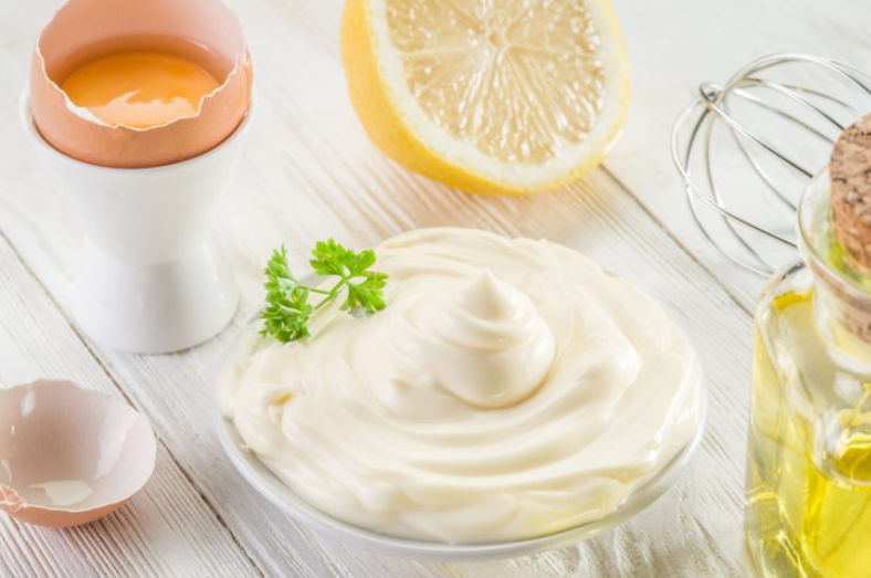 Mayonesa con aceite de oliva el truco para que monte igual de rápido