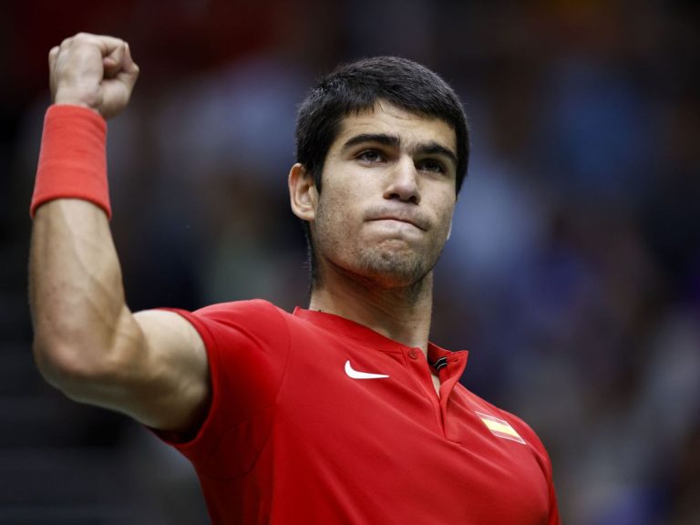 Carlos Alcaraz regresa con victoria más de tres meses después en su trabajado estreno en Buenos Aires