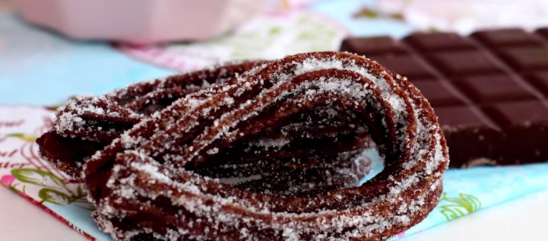 Aprende a hacer unos churros caseros de chocolate que serán irresistibles