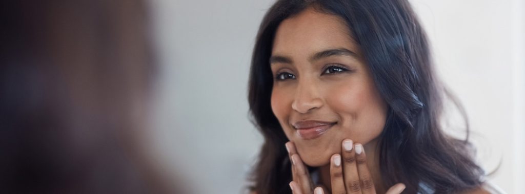 Trucos para quitarte 10 años de la cara 128 Cuidado con la aplicación del rubor en tu cara