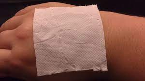 Usos alternativos del papel higiénico 93 Limpia las heridas con papel higiénico