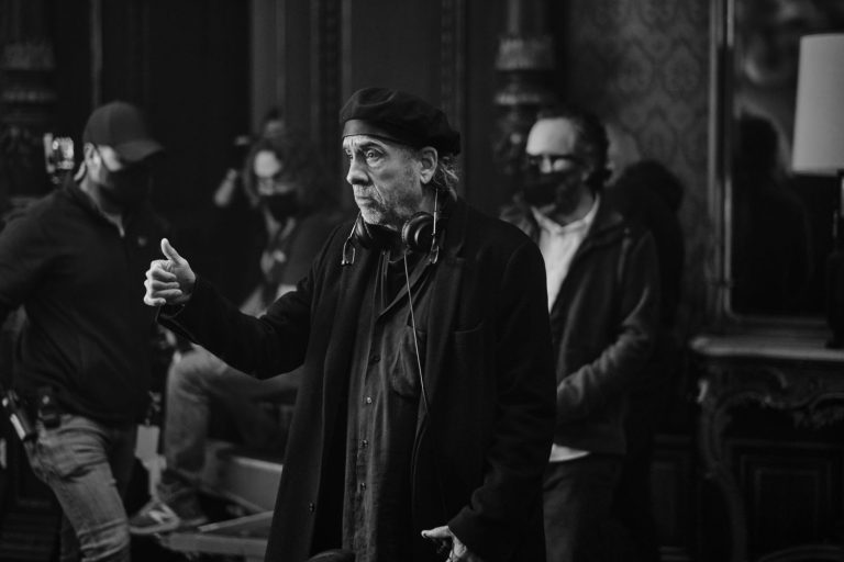 Tim Burton espera renacer reinventando a la 'Familia Addams' en Netflix