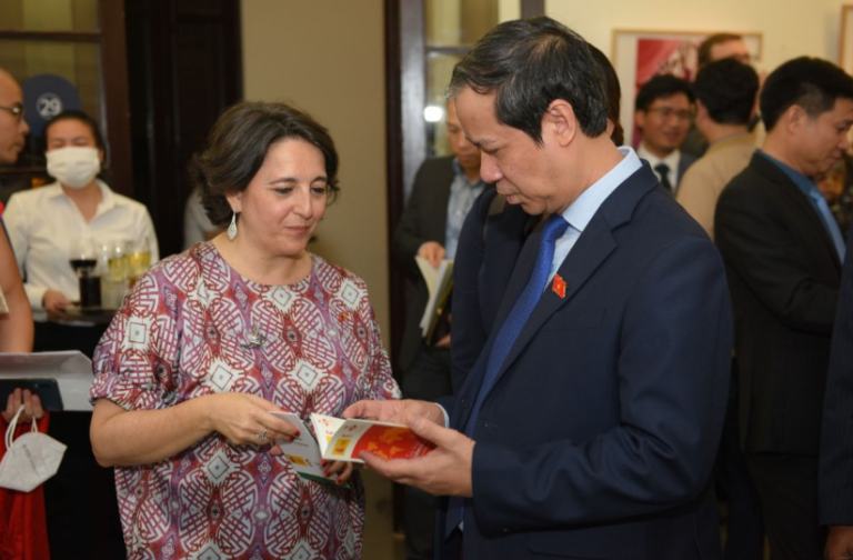 La Embajada de España en Hanói organiza una exposición de las contribuciones de las mujeres en España y Vietnam