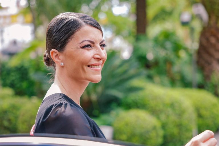 Macarena Olona hace una campaña Hollywoodense en Panamá para ganar votos