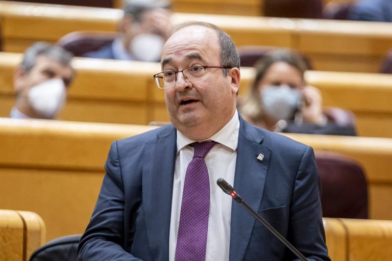Los moderados del PSOE se hartan el “peaje” del PSC y conspiran por la salida de Miquel Iceta