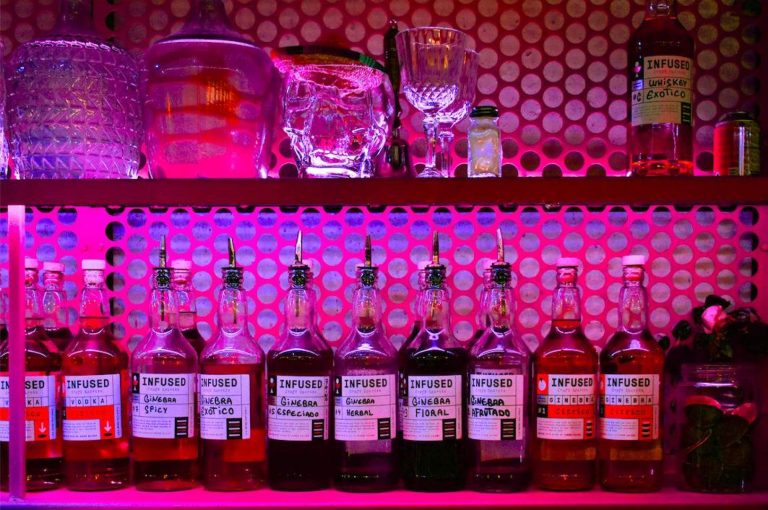 Disfrutar de la vida nocturna con una de las mejores plataformas, Party Area