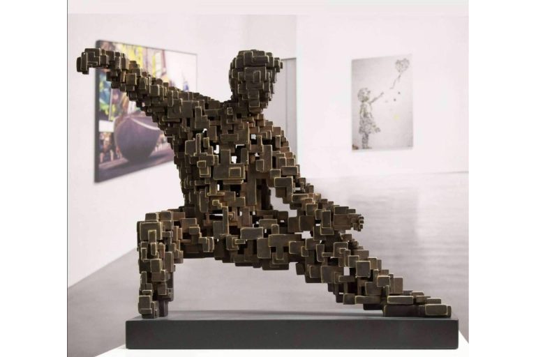 Miguel Guía es un escultor con 'estilo propio' en revalorización internacional