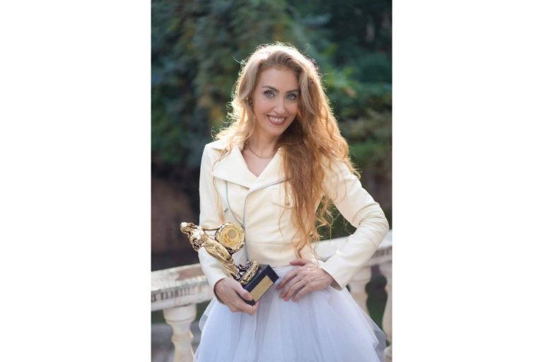 Miriam Victoria recibe el premio Oriana a la cultura 2022 y presenta su proyecto solidario 'El Armario de Miriam Victoria'