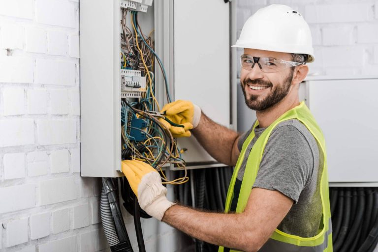Los servicios de electricistas profesionales urgentes de Savelec