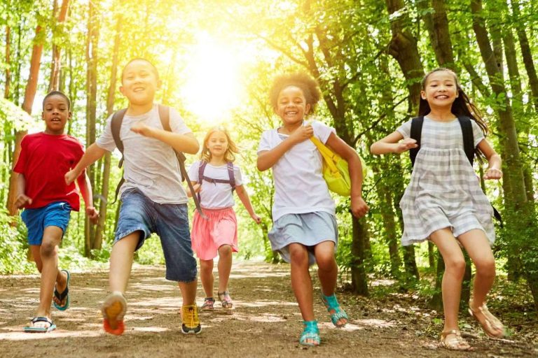 Conocer gente y crear nuevas amistades con los campamentos multiaventura que organiza Aventurarte